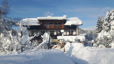 Landhaus im Schnee, © CE