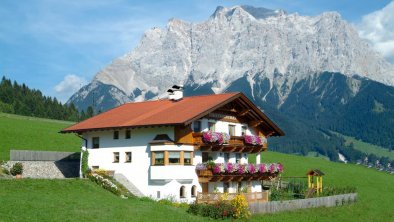 Haus mit der Zugspitze