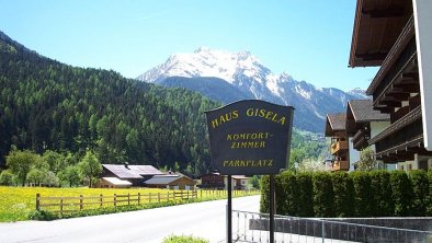 sommer-vorderansicht-haus-gisela-mayrhofen-zillert