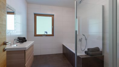 Haus_froidl_Wenger_Strasse_65_Kirchdorf_Badezimmer