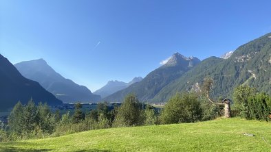 traumhafter Garten mit unverbautem Blick