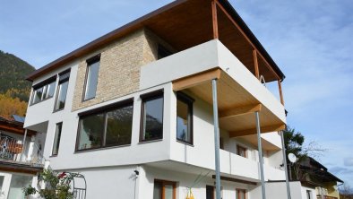 Haus im Sommer von vorne