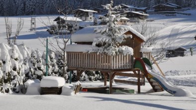 Holzspielhaus im Winter, © Neuhauser