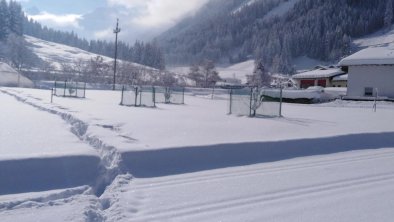 Langlaufloipe vor dem Haus