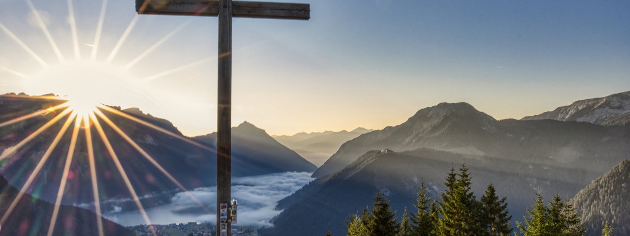 Sunset at the summit of the Feilkopf mountain, © Achensee Tourismus