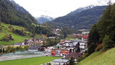 Avenzio mit Sportplatz