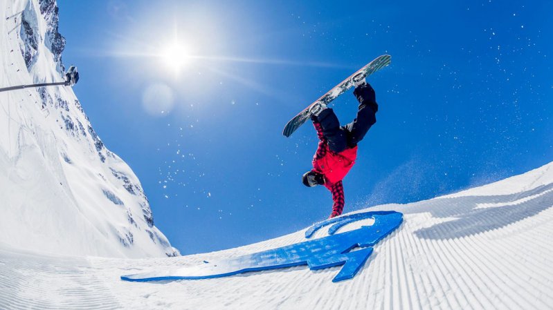 Kaunertal Glacier Ski Resort presents itself blanketed in white well into May, © Cyrill Müller