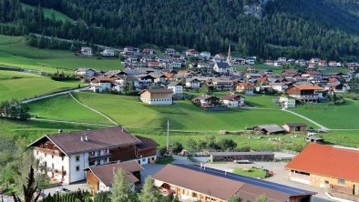 Blick zum Färberhof u. in das Dorf, © E. Eller