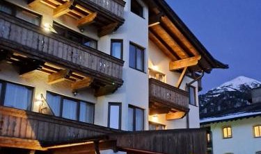 Zwei Hirsche, © bookingcom