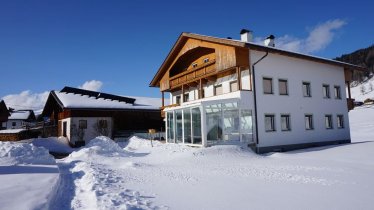 Wohnhaus mit dem Stall im Hintergrund