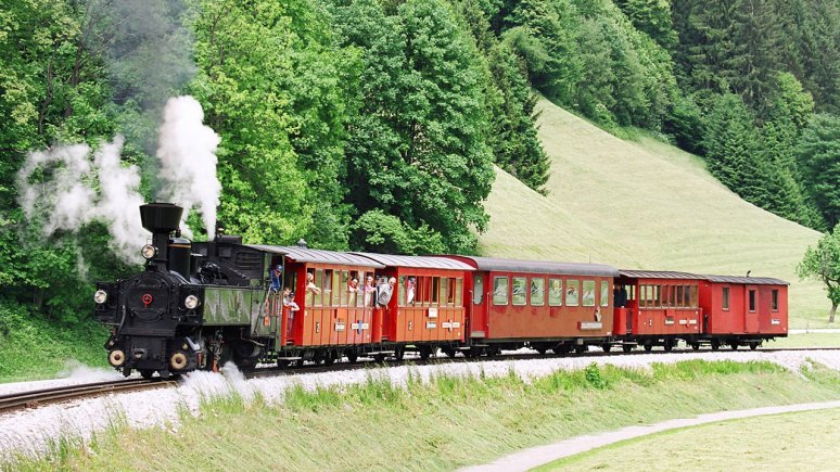 Historic steam-powered cars of the Zillertal Train, © Zillertaler Verkehrsbetriebe AG