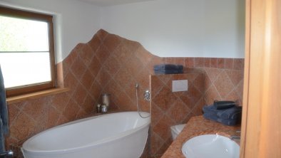 Badewanne-WC-Waschbecken-Föhn, © PANORAMA LODGE LEUTASCH