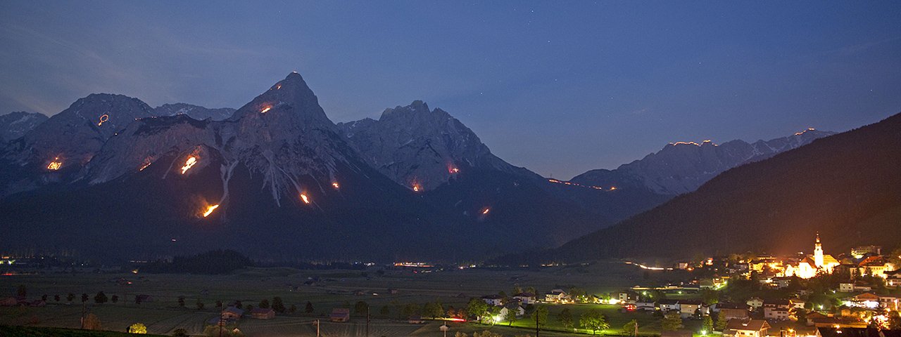 The Basin of Ehrwald offers unrivalled panoramic views of the fires lighting up the peaks and summits of Tirol Zugspitz Arena, © Albin Niederstrasser