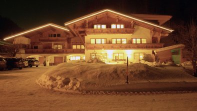 ZIRBENNEST Haus Martha bei Nacht