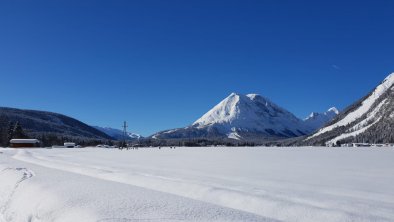 Spazierweg entlang der Leutascher Ache