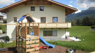 Haus mit Spielplatz