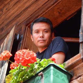 Sherpa in a mountain hut, © Michael Gams