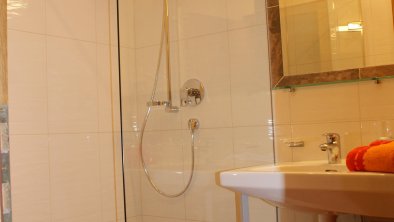 Wohnung 2: Dusche