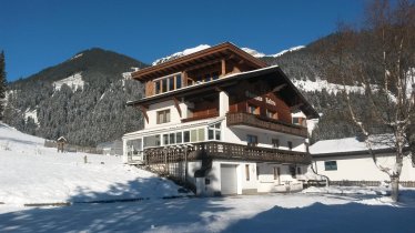 Hausansicht Winter Haus Andrea Lermoos