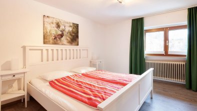 schlafzimmer-erster-stock-1-web