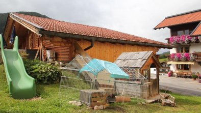 Hasengehege und kl. Spielhütte