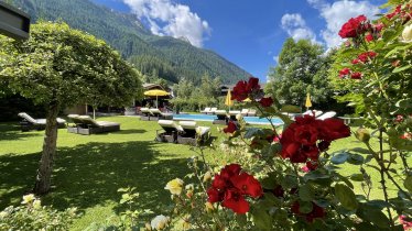 Garden with pool Alpenhotel Tirolerhof in Neustift, © Alpenhotel Tirolerhof Neustift