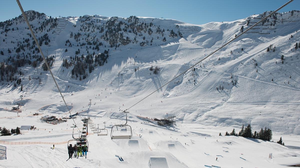 Dozens of obstacles challenge everyone from beginners to experts to test themselves and push their limits., © Mayrhofner Bergbahnen