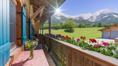 Balkon mit Blick auf den Wilden Kaiser