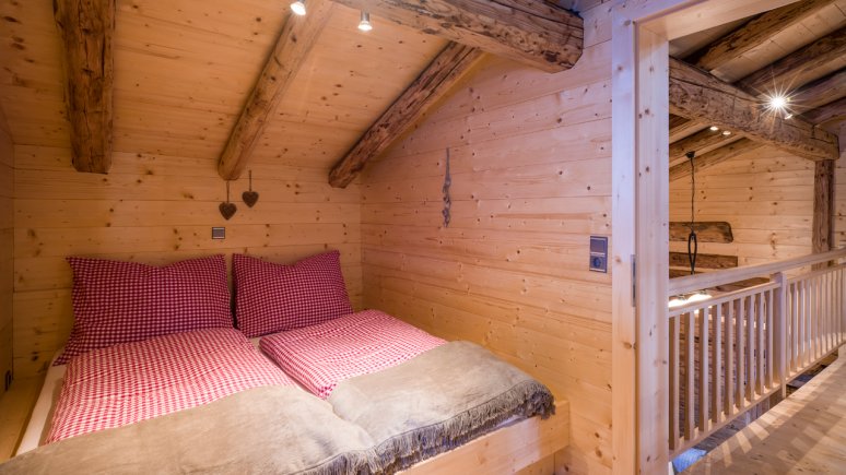 One of the cosy bedrooms of Chalet Ursteinhütte, © Jakob Gastl