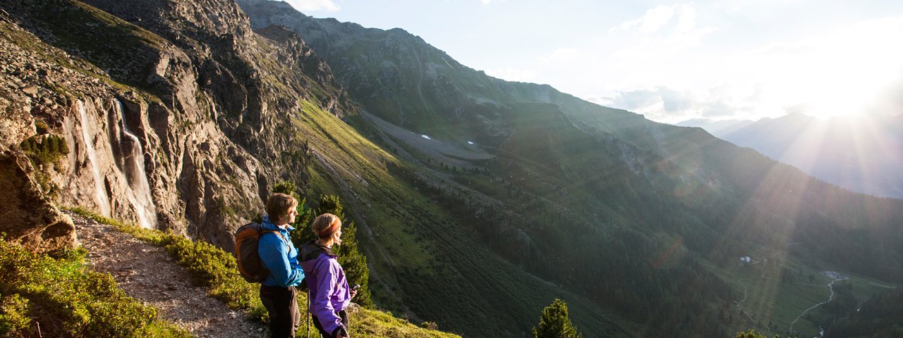 Hiking to the Anton-Renk-Hütte, © Daniel Zangerl