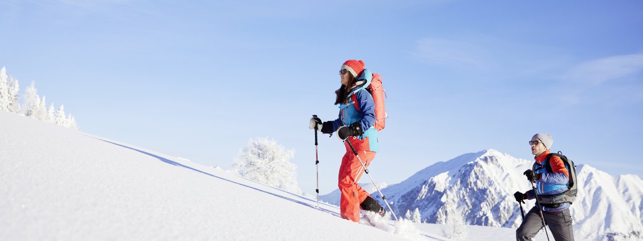 Snowshoe walk to the Simmeringalm hut, © Innsbruck Tourismus / Christian Vorhofer