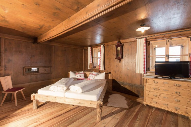 Just like in the good old times, yet with a host of modern conveniences thrown in – the bedrooms at Alpenjuwel.