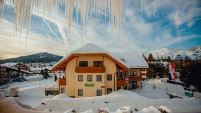 winterlicher Ausblick vom Balkon_2, © MoniCare