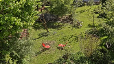 Gartenliegen im Garten