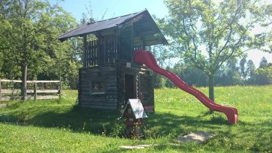 Spielhäuschen mit Rutsche