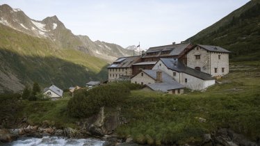 The Berliner Hütte hut in the Zillertal Alps, © Tirol Werbung/Jens Schwarz