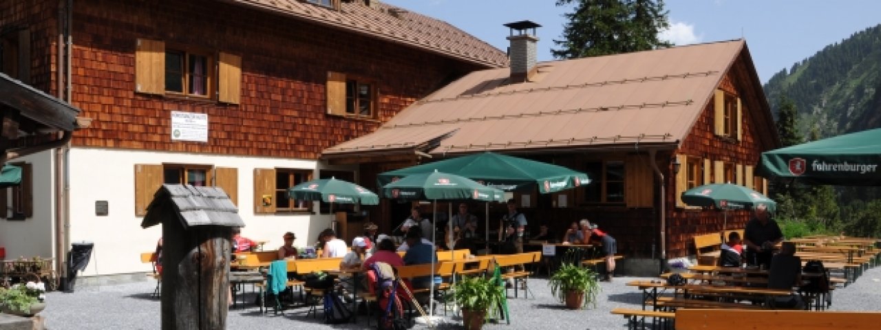 Terrace at the Konstanzer Hütte, © Konstanzerhütte