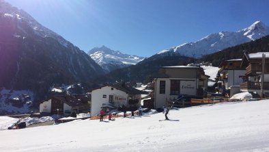 Skiabfahrt vor dem Haus