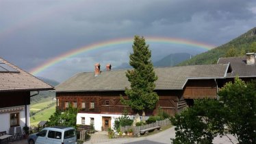 Der Brunnerhof unterm Regenbogen