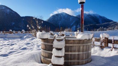 Almflair Chalet Thiersee - Hot Pot im Winter, © Werlberger