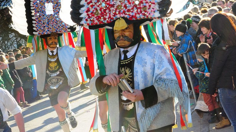 Thousands of locals and visitors will line the streets, awaiting the appearance of the first carnival floats in Absam, © Absamer Matschgerer