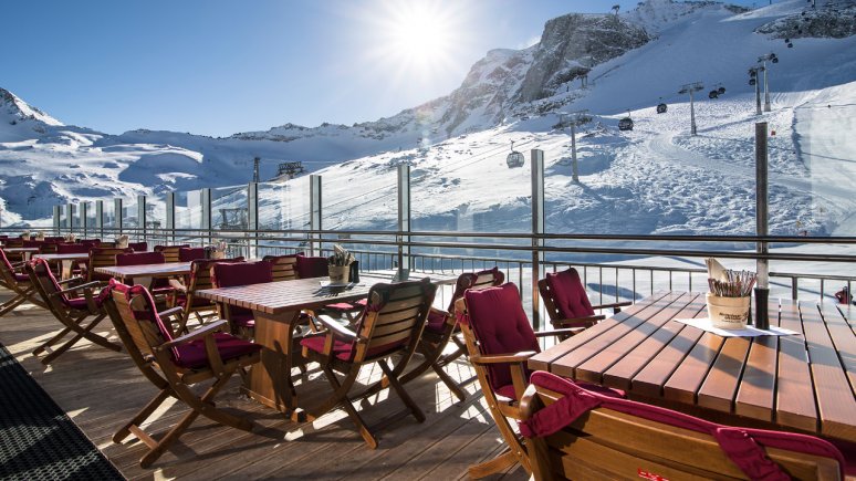 The Fernerhaus restaurant on the Hintertux Glacier, © Hintertuxer Gletscher