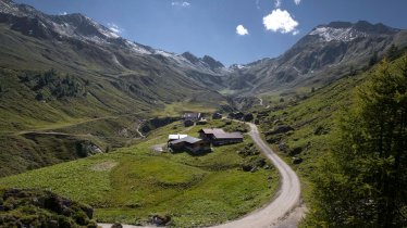 The dairy is located at the pretty Junsalm hut, © Tirol Werbung / Maren Krings