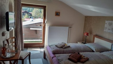 Dreibettzimmer mit Balkon