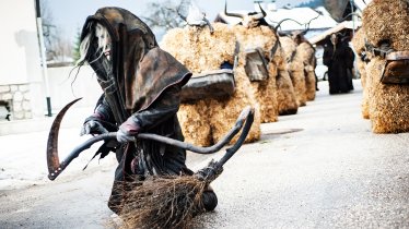 The Perchten Run is headed by the “Witch”, © Tirol Werbung/Lea Neuhauser