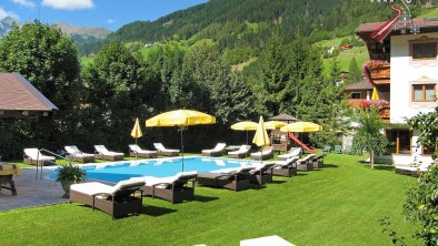 Garden pool, © Alpenhotel Tirolerhof Neustift