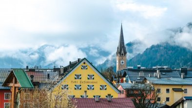 Stadtansicht Häuserzeile Frühling (c) Kitzbühel To, © Kitzbühel Tourismus