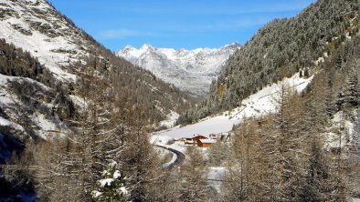 Winterstall mit Blick auf die Stubaier Alpen