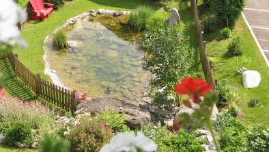 Teich mit Gartenhaus