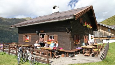 The Poltenalm is one of three huts along the route of this hike, © TVB Wipptal